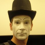 « Mime Suiveur » à Paris