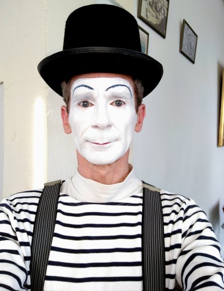 « Mime Suiveur » | NÎMES (30)